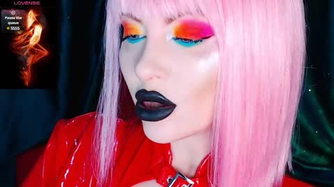 Snapshot of crazypinkyball chatting on January 9, 12:41 pm Roxy online show from January 9, 12:41 pm