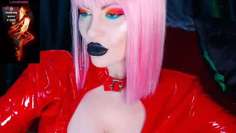 Snapshot of crazypinkyball chatting on January 18, 2:55 pm Roxy online show from January 18, 2:55 pm