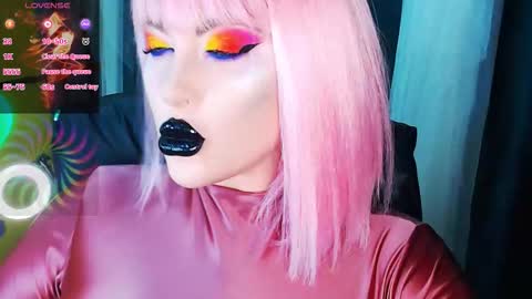 Snapshot of crazypinkyball chatting on September 12, 2:06 pm Roxy online show from September 12, 2:06 pm