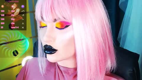 Snapshot of crazypinkyball chatting on September 18, 2:41 pm Roxy online show from September 18, 2:41 pm