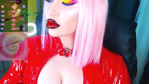 Snapshot of crazypinkyball chatting on October 14, 3:57 pm Roxy online show from October 14, 3:57 pm