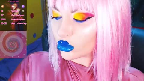 Snapshot of crazypinkyball chatting on October 18, 1:56 pm Roxy online show from October 18, 1:56 pm