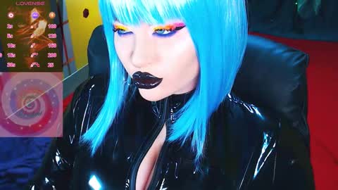 Snapshot of crazypinkyball chatting on October 26, 2:23 pm Roxy online show from October 26, 2:23 pm