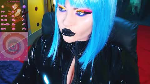 Snapshot of crazypinkyball chatting on October 29, 2:41 pm Roxy online show from October 29, 2:41 pm