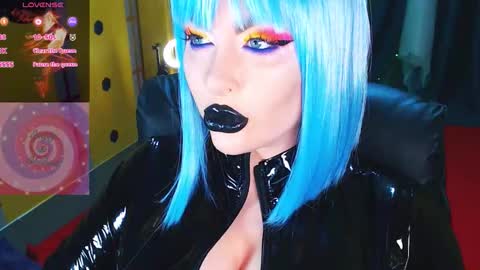 Snapshot of crazypinkyball chatting on November 1, 1:24 pm Roxy online show from November 1, 1:24 pm