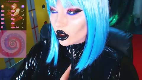 Snapshot of crazypinkyball chatting on November 2, 2:30 pm Roxy online show from November 2, 2:30 pm