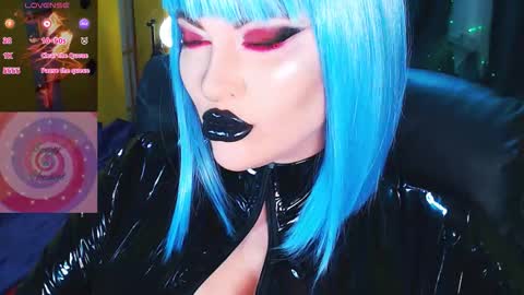 Snapshot of crazypinkyball chatting on November 4, 2:38 pm Roxy online show from November 4, 2:38 pm