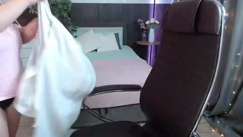 Crazyy Girl  online show from June 22, 1:51 am