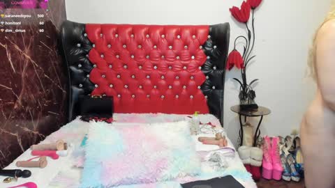 Snapshot of crazzy_pussy chatting on January 18, 8:51 pm Ana  online show from January 18, 8:51 pm