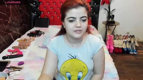 Snapshot of crazzy_pussy chatting on February 6, 1:27 am Ana  online show from February 6, 1:27 am