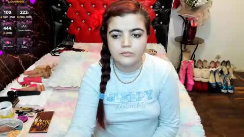 Snapshot of crazzy_pussy chatting on February 15, 7:06 pm Ana  online show from February 15, 7:06 pm