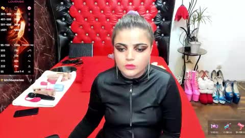 Snapshot of crazzy_pussy chatting on October 7, 1:30 pm Ana  online show from October 7, 1:30 pm
