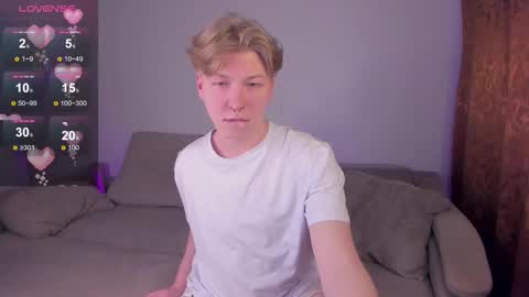 Snapshot of creamcherrystudio chatting on October 23, 1:38 am TheMikeSever online show from October 23, 1:38 am