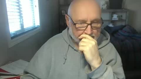 Creamormilk online show from December 5, 1:31 pm