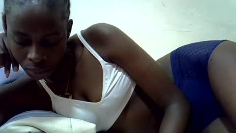 Snapshot of creamy_pussie chatting on June 25, 12:42 pm creamy_pussie online show from June 25, 12:42 pm