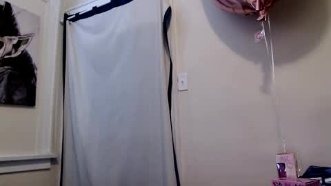 Snapshot of creamyexotica chatting on February 14, 3:05 pm CreamyExotica online show from February 14, 3:05 pm