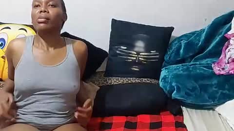 creamyhub online show from December 18, 9:32 pm