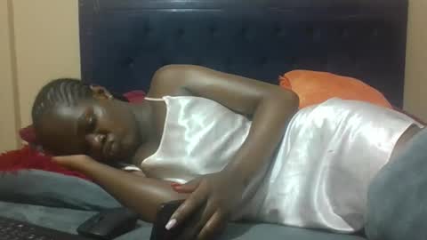 Snapshot of creamymomma chatting on December 13, 8:04 pm verah online show from December 13, 8:04 pm