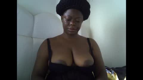 Snapshot of creamypussyxx chatting on May 11, 7:47 am creamypussyxx online show from May 11, 7:47 am