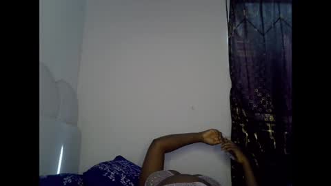 Snapshot of creamypussyxx chatting on May 24, 8:19 am creamypussyxx online show from May 24, 8:19 am