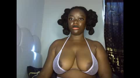 Snapshot of creamypussyxx chatting on June 4, 7:58 am creamypussyxx online show from June 4, 7:58 am