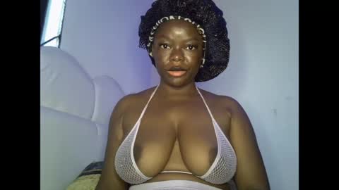 Snapshot of creamypussyxx chatting on June 7, 7:56 am creamypussyxx online show from June 7, 7:56 am