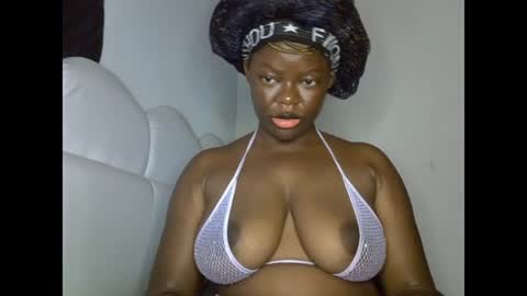 Snapshot of creamypussyxx chatting on June 10, 10:47 am creamypussyxx online show from June 10, 10:47 am