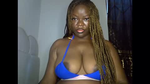 Snapshot of creamypussyxx chatting on June 15, 8:27 am creamypussyxx online show from June 15, 8:27 am