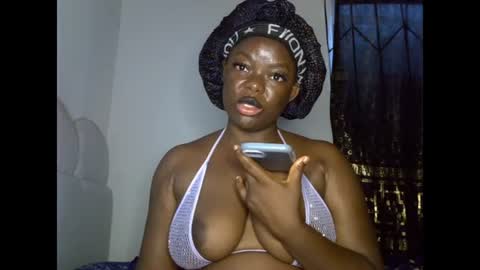 Snapshot of creamypussyxx chatting on June 18, 9:14 am creamypussyxx online show from June 18, 9:14 am