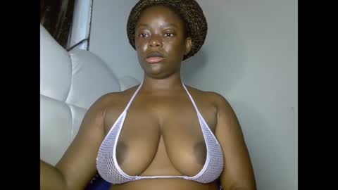 Snapshot of creamypussyxx chatting on June 25, 10:31 am creamypussyxx online show from June 25, 10:31 am