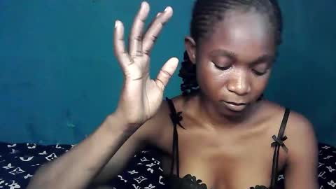 Snapshot of creamyxsugar chatting on October 31, 2:40 pm creamyxsugar online show from October 31, 2:40 pm