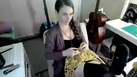 Snapshot of creature_marie chatting on October 12, 1:37 am Creature Marie online show from October 12, 1:37 am