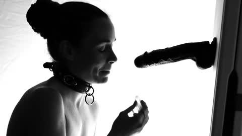 Snapshot of creature_marie chatting on November 28, 2:58 am Creature Marie online show from November 28, 2:58 am