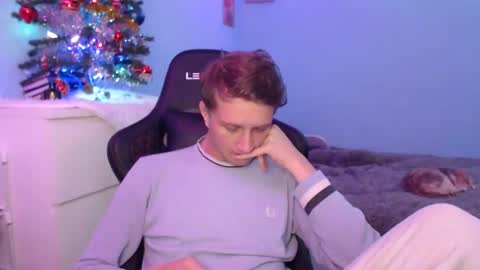 Snapshot of creedsweetie chatting on December 21, 3:41 pm CAT online show from December 21, 3:41 pm