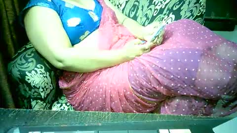 Snapshot of crezybhabihot chatting on November 5, 9:48 pm Sonika69 online show from November 5, 9:48 pm