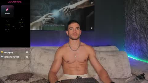 Snapshot of crhistian1_ chatting on December 17, 7:48 pm CRHISTIAN online show from December 17, 7:48 pm