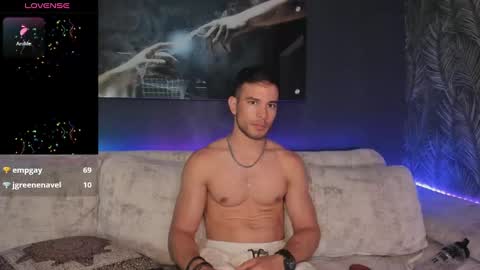 Snapshot of crhistian1_ chatting on December 17, 10:54 pm CRHISTIAN online show from December 17, 10:54 pm