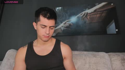 Snapshot of crhistian1_ chatting on December 22, 2:27 pm CRHISTIAN online show from December 22, 2:27 pm