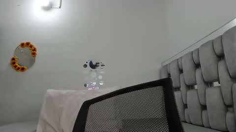 criistal_0 online show from June 11, 2:53 am