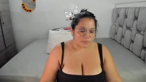 criistal_0 online show from June 14, 1:58 am