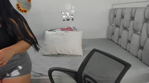 criistal_0 online show from June 14, 2:24 am