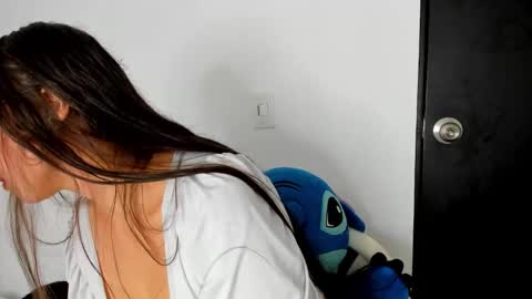 Snapshot of crimsonetoile chatting on February 6, 2:42 pm Jen. online show from February 6, 2:42 pm