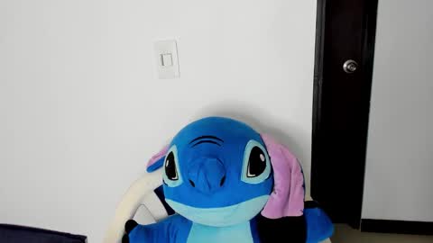 Snapshot of crimsonetoile chatting on February 11, 8:36 pm Jen. online show from February 11, 8:36 pm