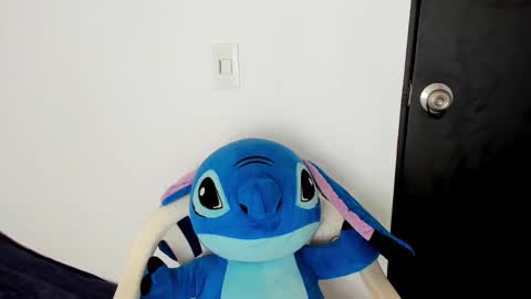 Snapshot of crimsonetoile chatting on February 19, 5:31 pm Jen. online show from February 19, 5:31 pm