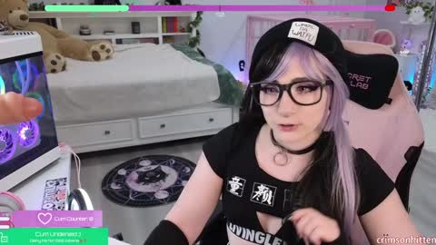 Snapshot of crimsonkitten chatting on January 16, 3:56 am Crimson Kitten online show from January 16, 3:56 am