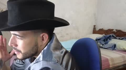 Snapshot of cris_simons chatting on December 20, 1:58 am cris_simons online show from December 20, 1:58 am