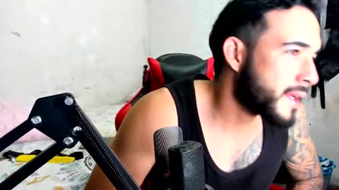 Snapshot of cris_simons chatting on November 2, 3:09 am cris_simons online show from November 2, 3:09 am