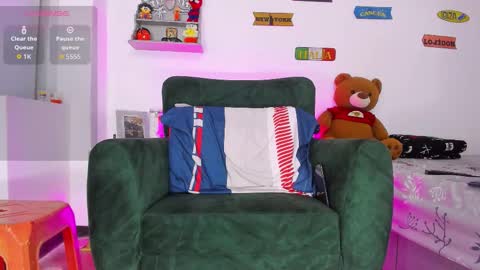 Snapshot of cris_stone chatting on October 8, 12:41 am cristian online show from October 8, 12:41 am