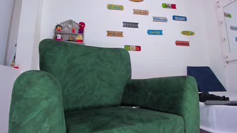 Snapshot of cris_stone chatting on November 10, 12:09 am cristian online show from November 10, 12:09 am