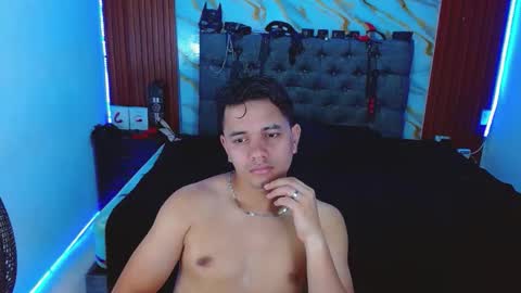 CRISANDMERY online show from November 30, 2:26 am